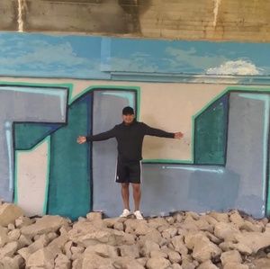 Meet your Posher, Luis noe